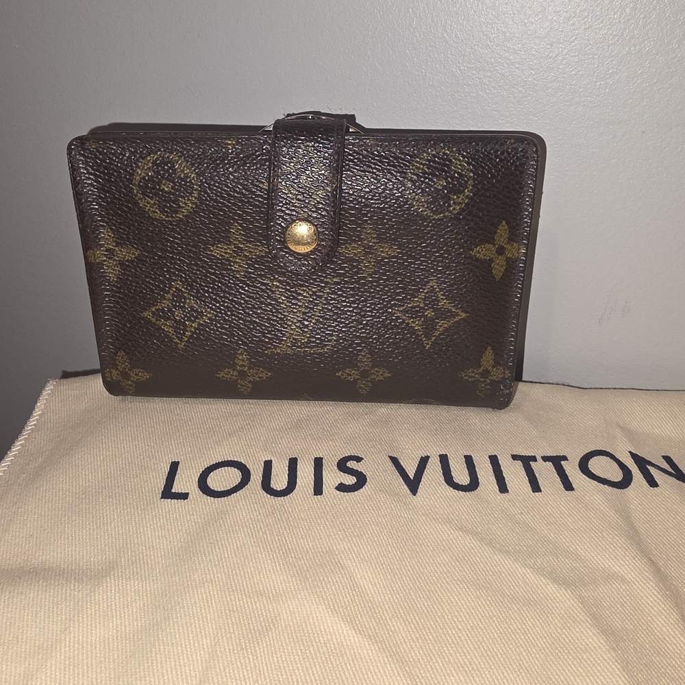 Louis Vuitton Brown Kisslock Snap Monogram Wallet
